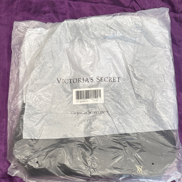 VICTORIA'S SECRET
Bow Tote Bag - Picture 4 of 4